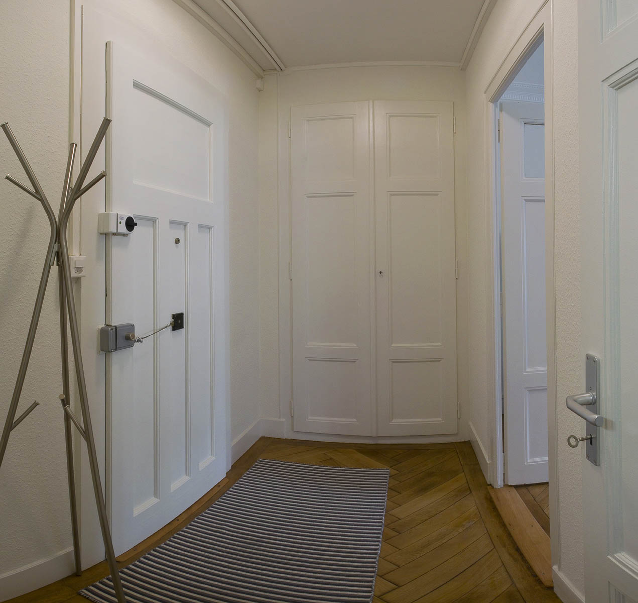 Photos panoramique de bien immobilier pour la vente ou la location, en Suisse ou en France.
Visitez www.eshortrental.com pour plus d'informations.